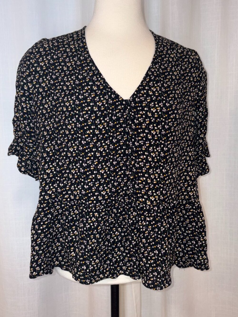 Floral Madewell Blouse - V Neck - with ruffle sleeve